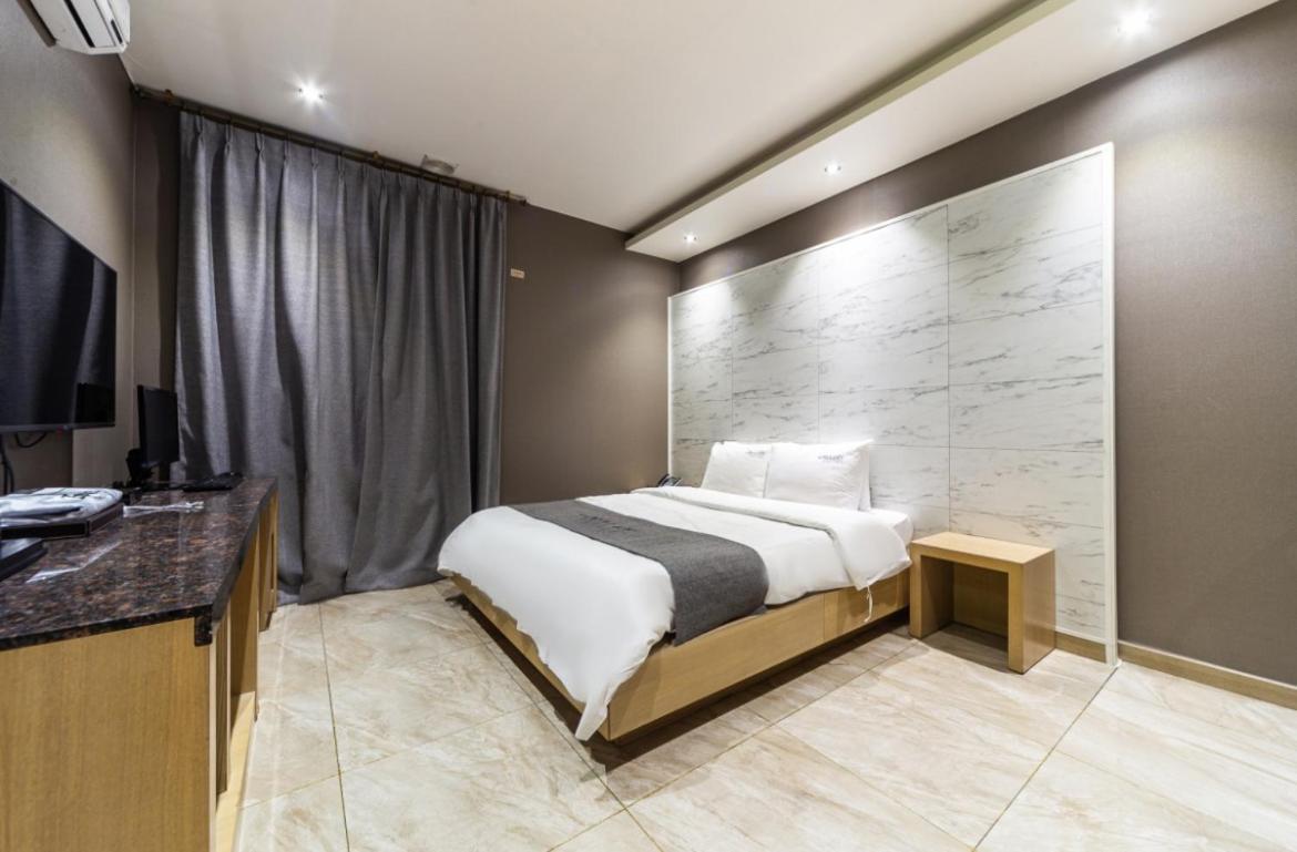 Gallery Hotel Gwangju Metropolitan City Exterior photo