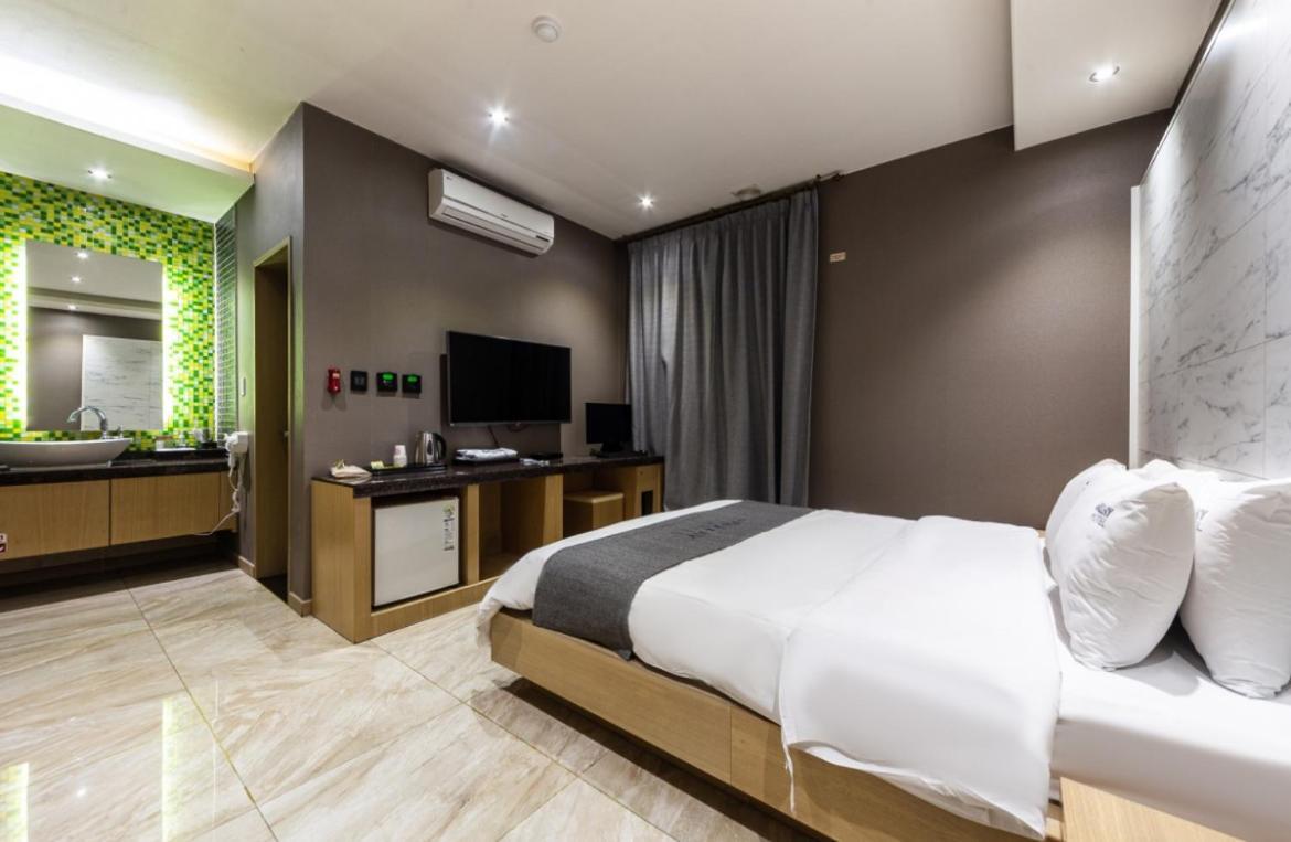 Gallery Hotel Gwangju Metropolitan City Exterior photo